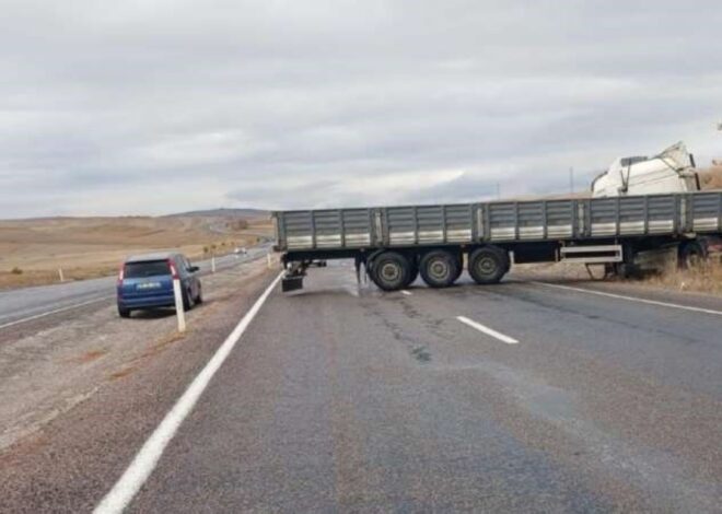 Yoldan çıkan TIR trafiği kapadı!